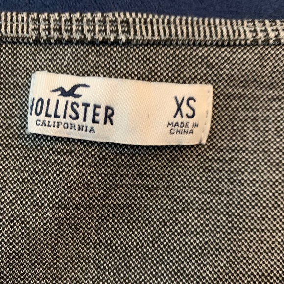 Hollister Cropped Buttoned Top XS - Picture 5 of 5